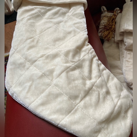 7 pc bundle Elegant Ivory Quilted Holiday Stockings Harvey Lewis NWT - Picture 3 of 8